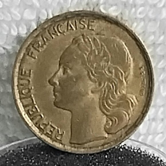 Circulated 1953 France 20 Francs Republique... Coin Made of Copper/Aluminum!! - Picture 2 of 3